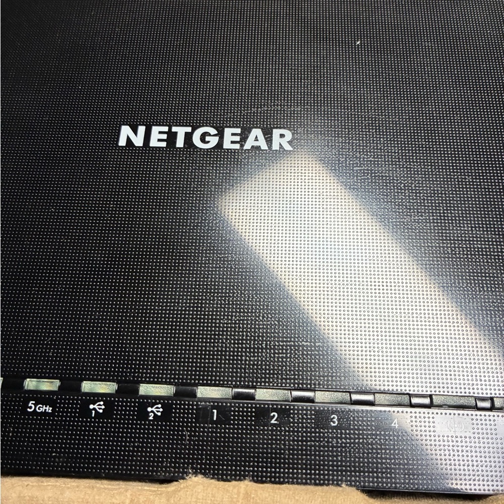 NETGEAR Black Wireless Router with Antennas - Picture 11 of 12